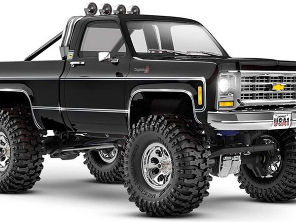 TRAXXAS TRX-4M 79 CHEVY K10 4X4 LIFTED SCHWARZ 1/18 CRAWLER RTR BRUSHED, MIT AKKU UND USB LADEGERÄT
