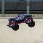 ARRMA 1/10 QUAKE 223S DSC 2WD RTR Brushless Monster Truck, Lila – Bild 2