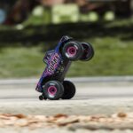 ARRMA QUAKE GROM 4X4 1/16 RTR Brushed Monster Truck (Akku & Ladegerät enthalten), lila – Bild 2